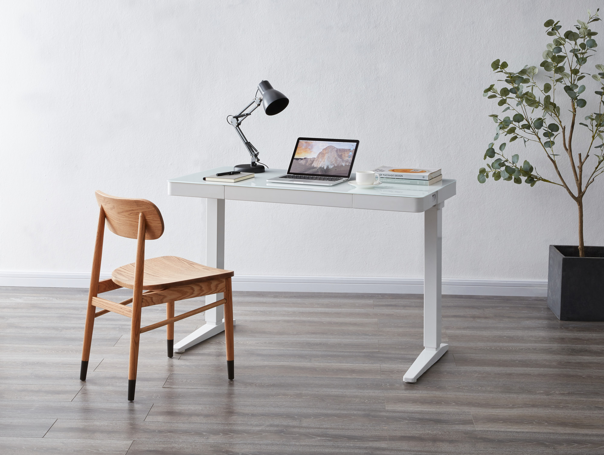 Best working from home gadget, the Lana height adjustable desk featured on the Gadget Show is the perfect centrepiece for any contemporary home office. 
