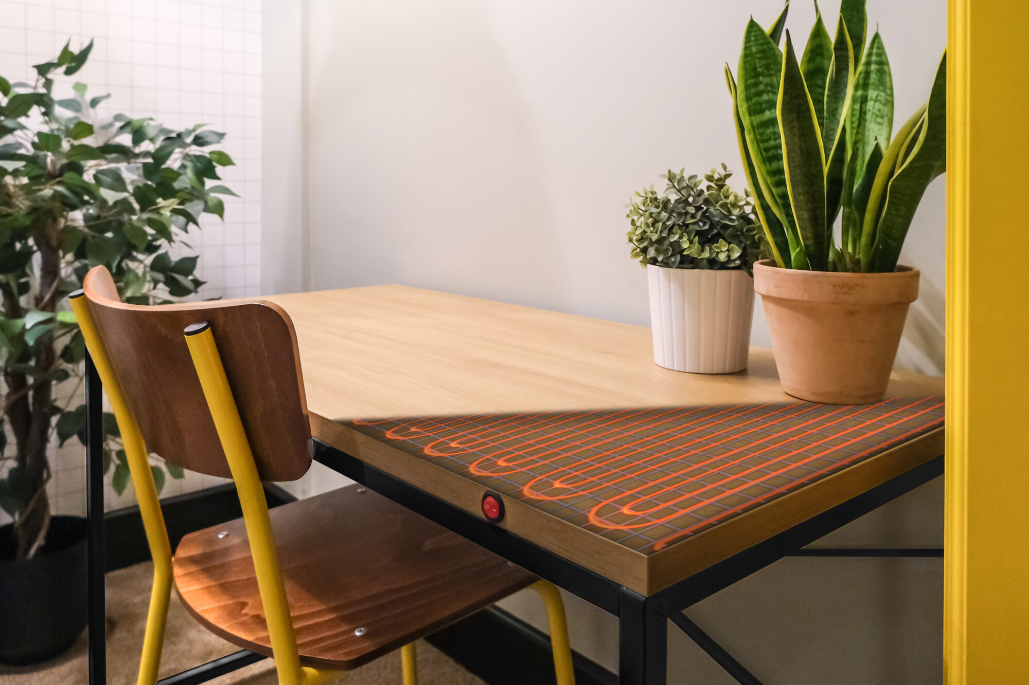 The ökoform Miniöko-up Heated Height Adjustable Desk, as seen on Dragon’s Den, will keep you warm throughout your working day with the integrated electric heater. 
