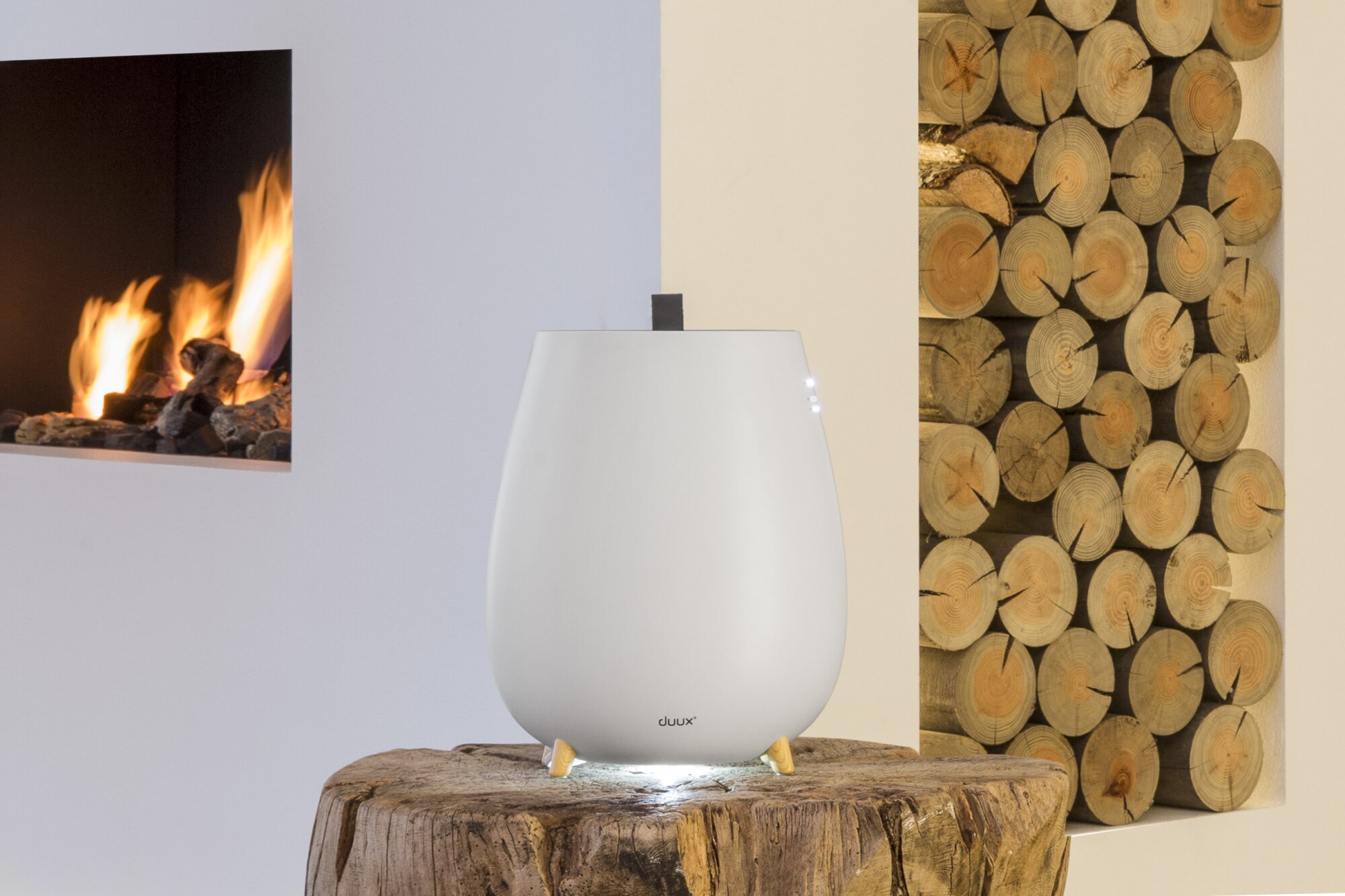 Duux Tag Ultrasonic Humidifier in white.