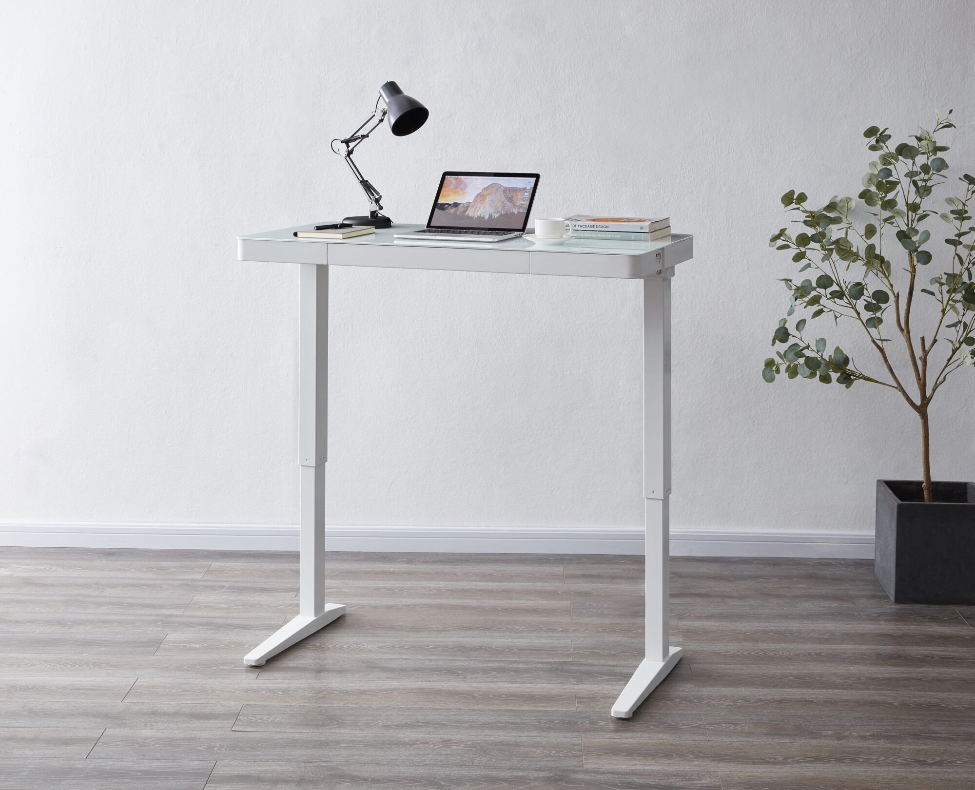 The Lana Smart Electric Height-Adjustable Desk from Koble Designs allows you to work in comfort, with the ability to adjust the height from 74cm to 120cm.