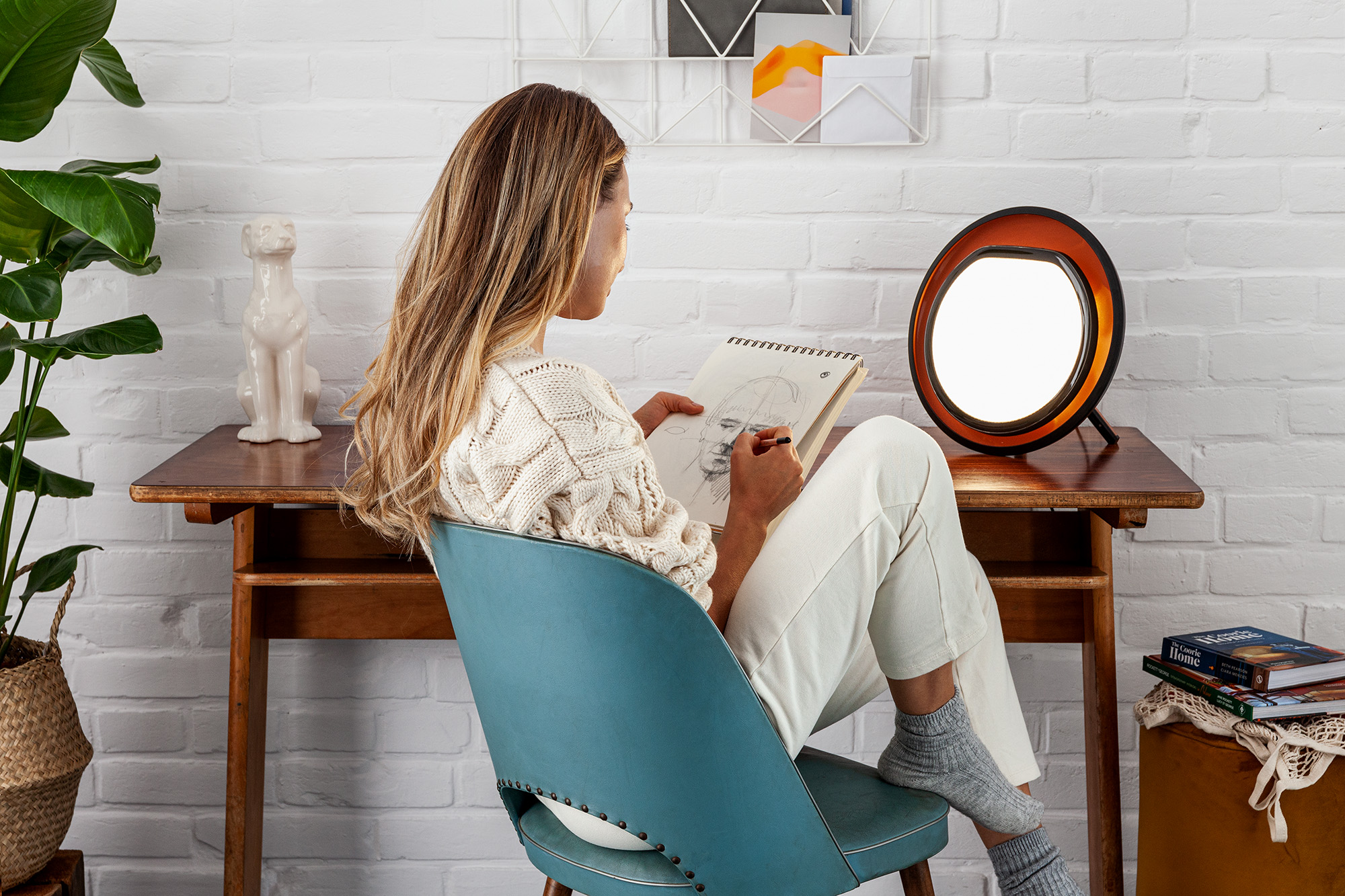 Lumie Halo is a sleek multifunctional light therapy lamp specifically designed to simulate natural sunlight to help fight fatigue, improve focus and mood, give you natural energy and help treat Seasonal Affective Disorder and winter blues in as little as 30 minutes.