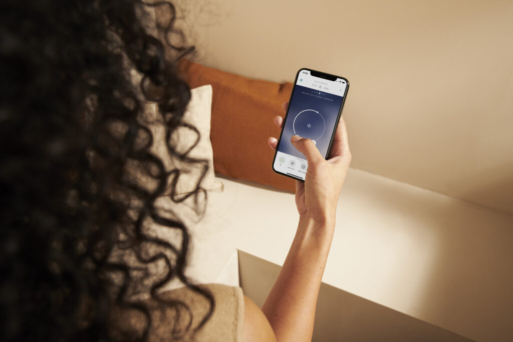 Control your smart fan straight from your phone via the Duux app anytime and anywhere. The Duux Whisper Flex Smart Fan is also compatible with voice assistants such as Hey Google and Alexa. 