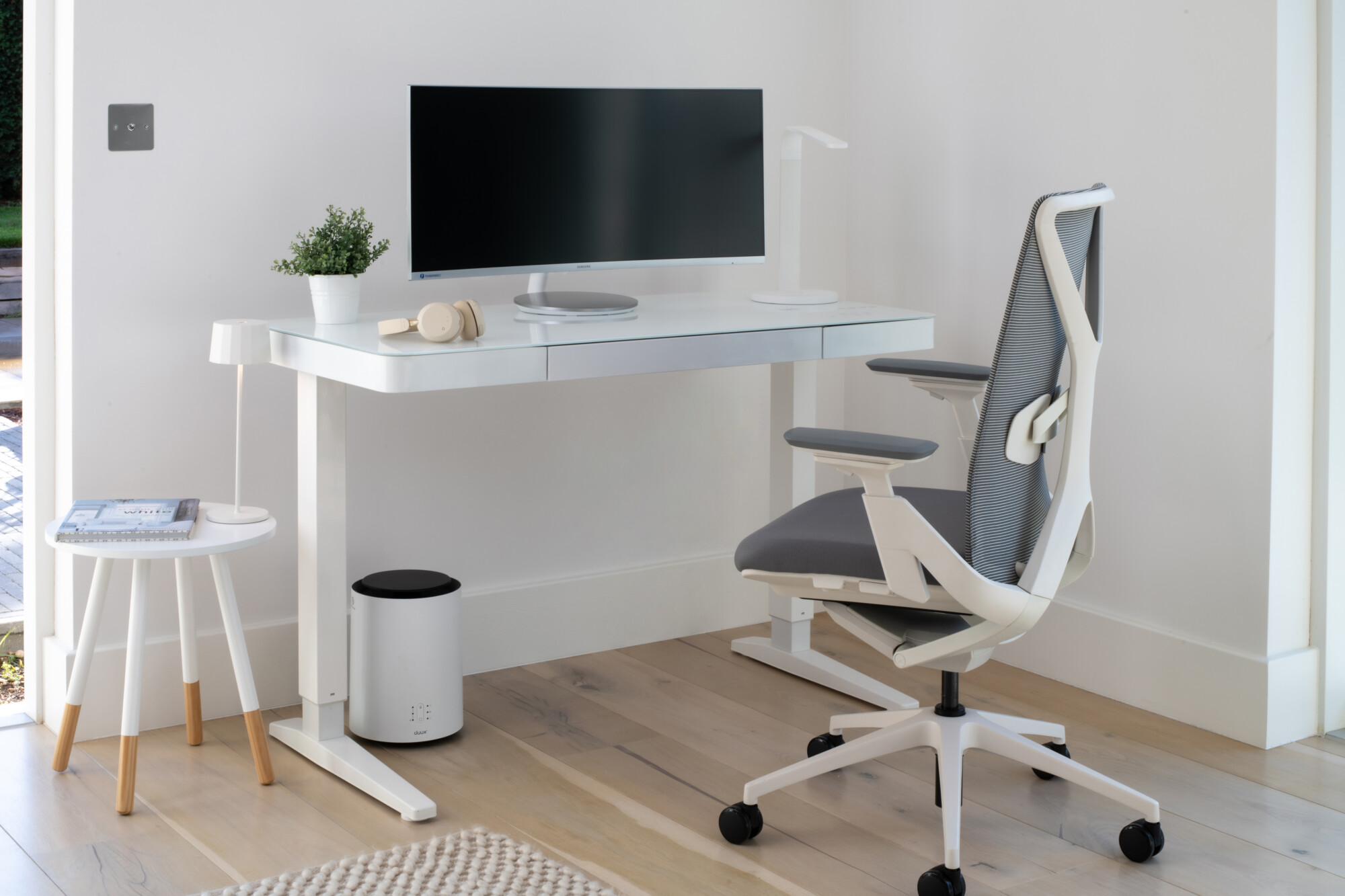 The Lana Smart Electric Height-Adjustable Desk from Koble Designs allows you to work in comfort, with the ability to adjust the height from 74cm to 120cm.