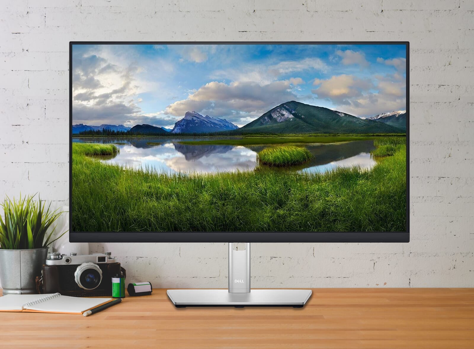 The Dell P2422H 24-inch HD monitor screen is perfect for working through those long days, optimising your eye comfort with a built-in screen that reduces blue light emissions.